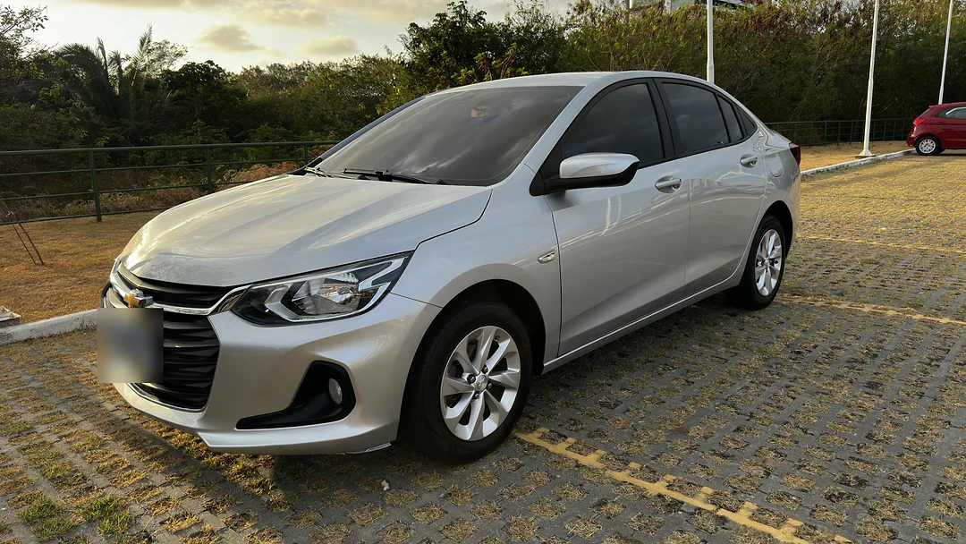 Chevrolet Onix Plus LT 1.0 Turbo 2020, frente 3/4